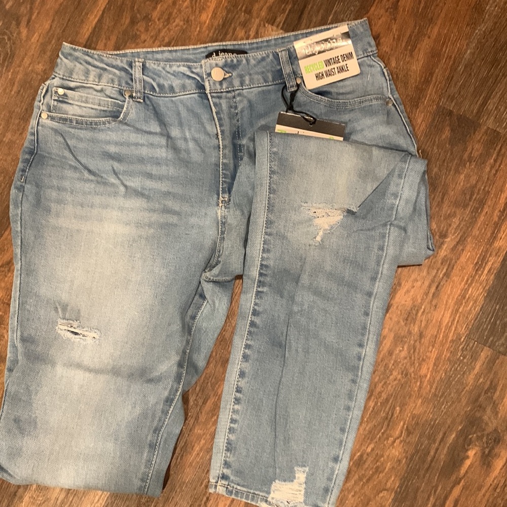 d. Jeans - Picture 3 of 3